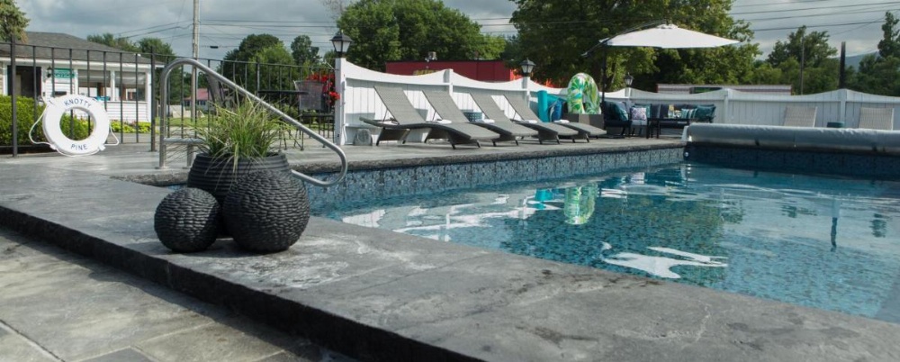 Knotty Pine Motel Image 10