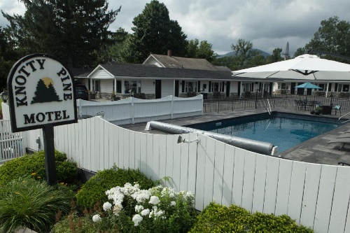 Knotty Pine Motel image 11