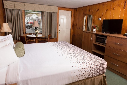Knotty Pine Motel image 3